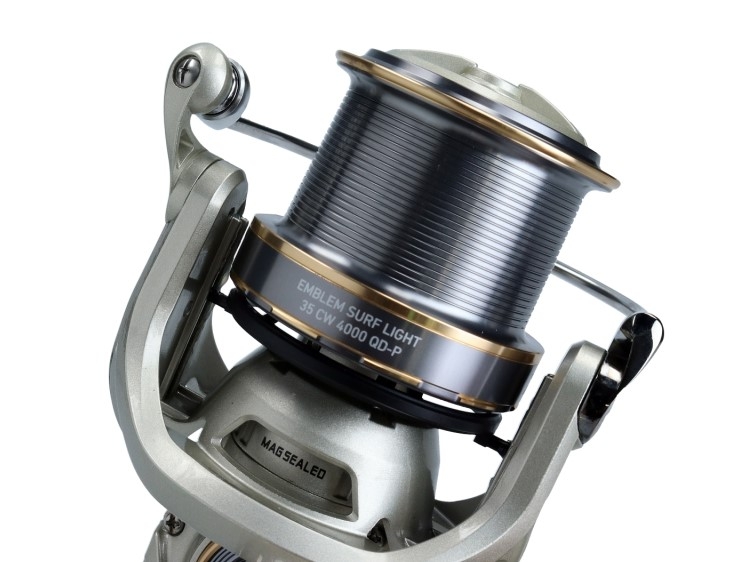 Mulinello Daiwa Emblem Surf Light 35CW QD-P